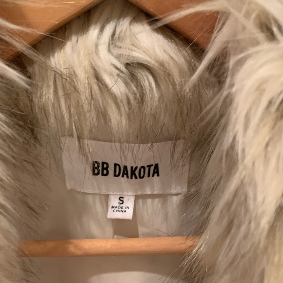 BB Dakota Fur Vest - Picture 2 of 3